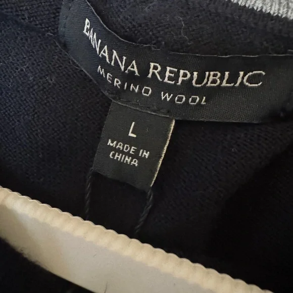 NWT MENS L Lg Banana Republic Merino Black Crewneck Sweater Minimalist Design - Picture 8 of 11